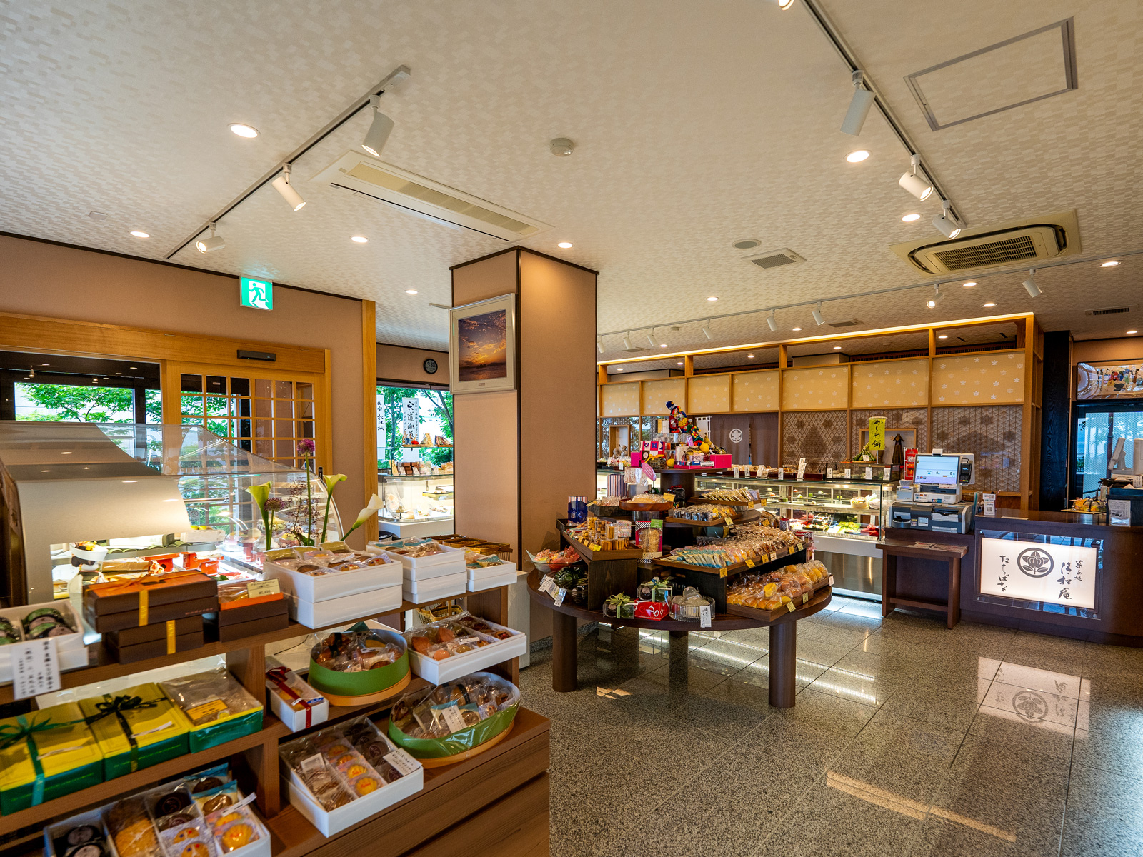 清松庵たちばなの店内売場
